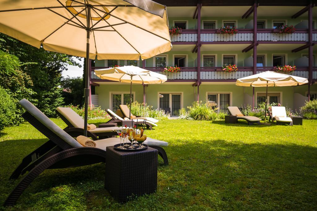 Stroebinger Hof - Therme Wellness Resort 바트엔도르프 외부 사진